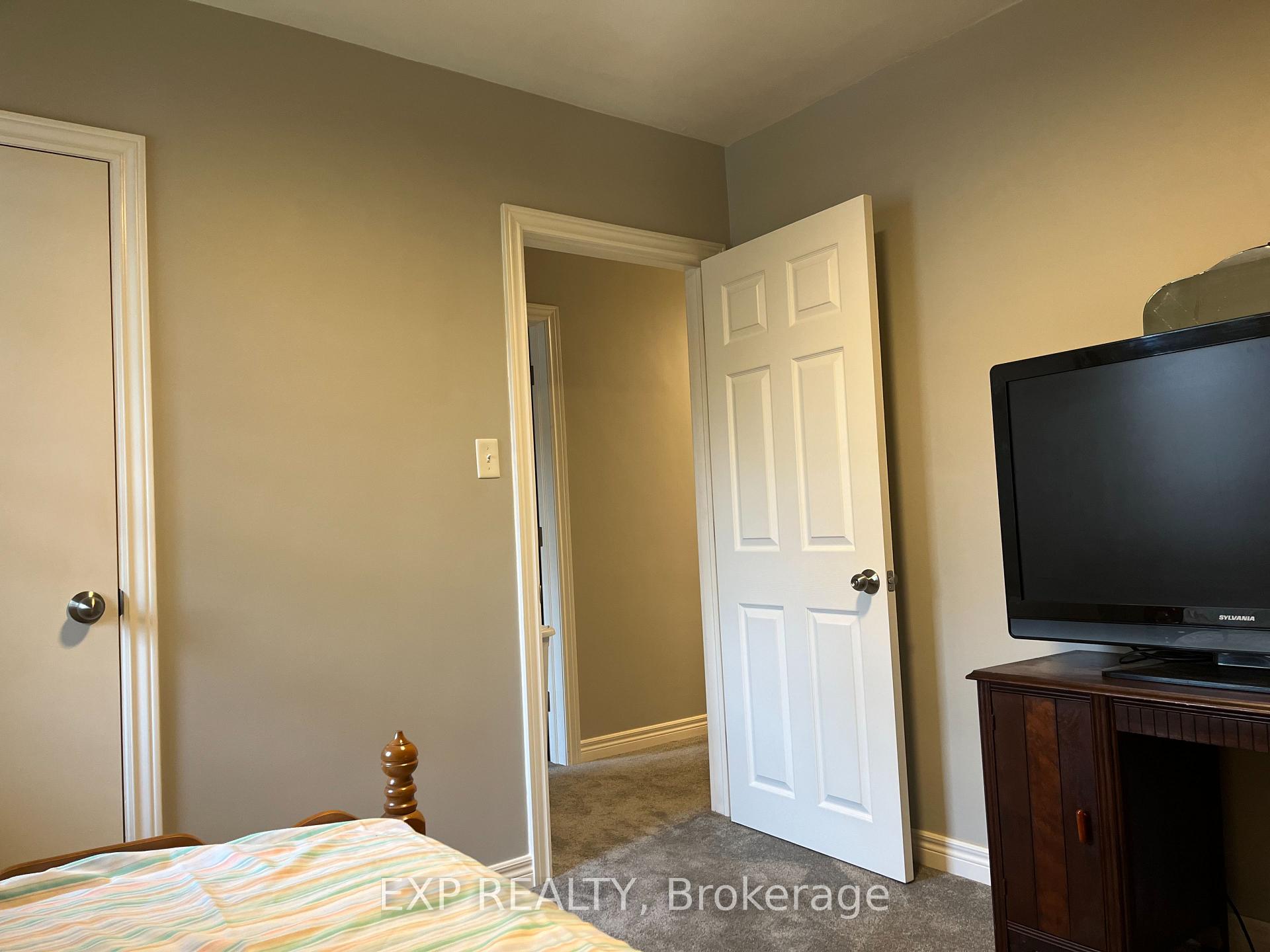 Photo 24 of 30 Stewart Street, Kitchener — HOMEH