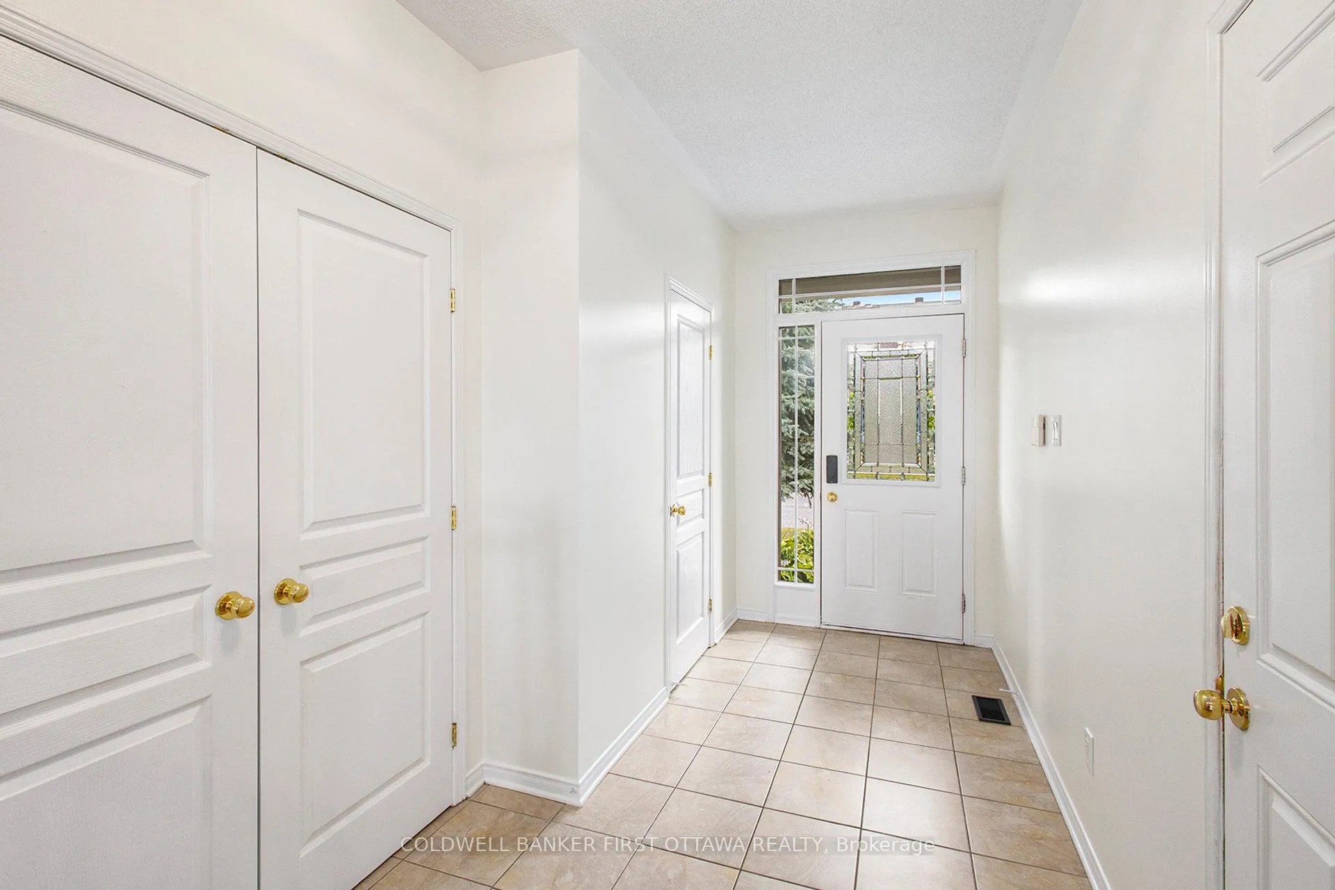 Photo 4 of 508 Pepperville Crescent, Ottawa, Kanata - Emerald Meadows/Trailwest — HOMEH
