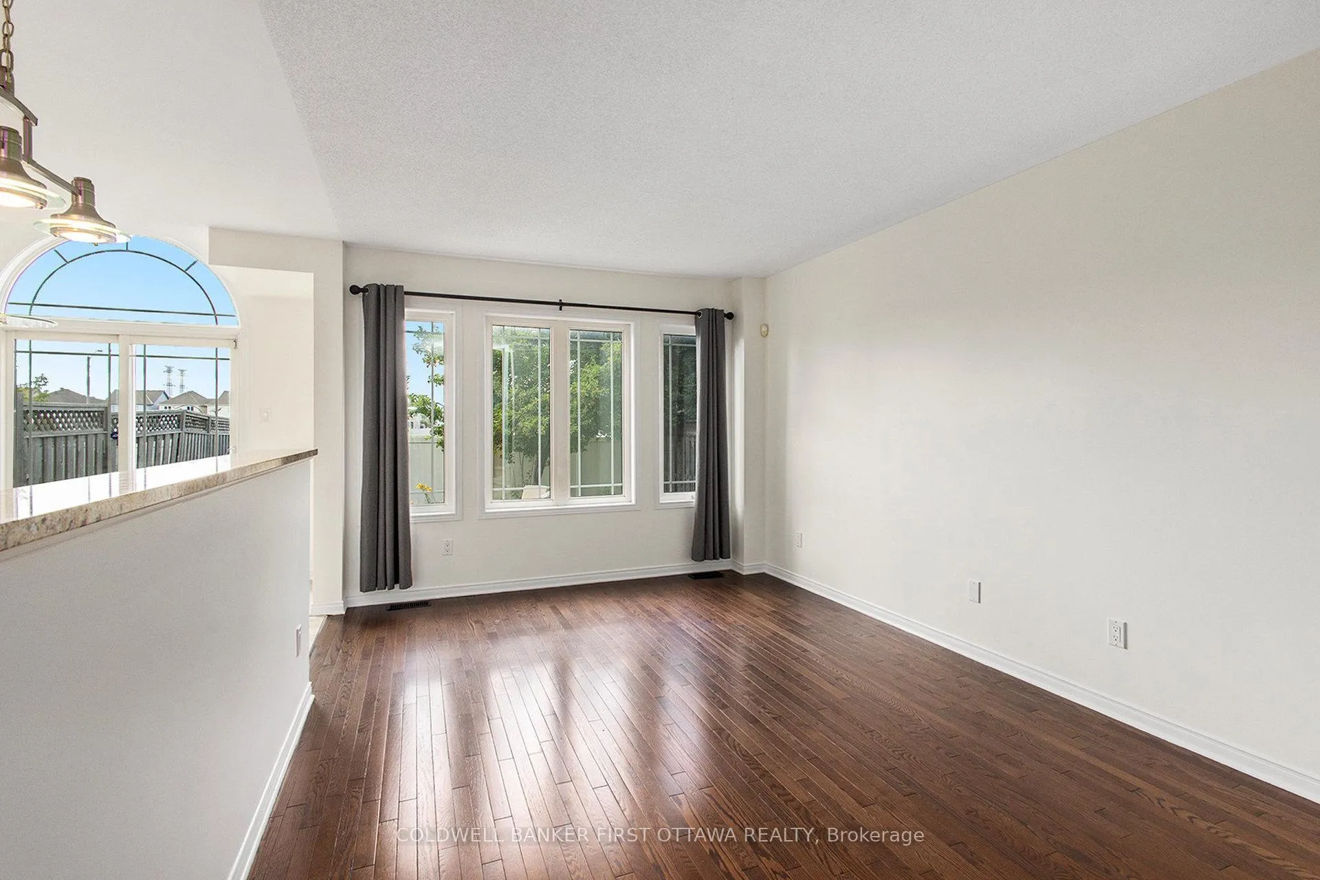 Photo 7 of 508 Pepperville Crescent, Ottawa, Kanata - Emerald Meadows/Trailwest — HOMEH