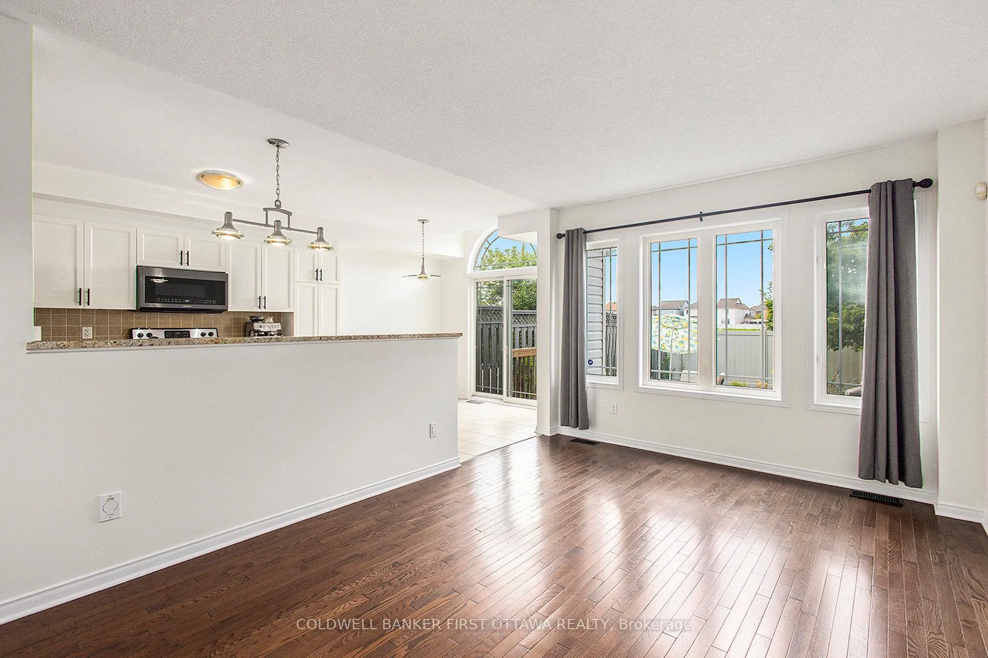 Photo 8 of 508 Pepperville Crescent, Ottawa, Kanata - Emerald Meadows/Trailwest — HOMEH