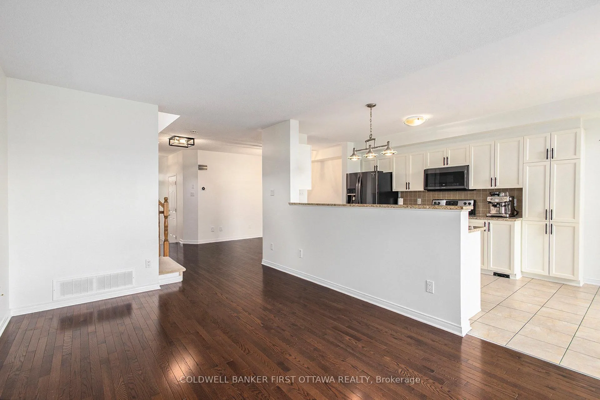 Photo 9 of 508 Pepperville Crescent, Ottawa, Kanata - Emerald Meadows/Trailwest — HOMEH