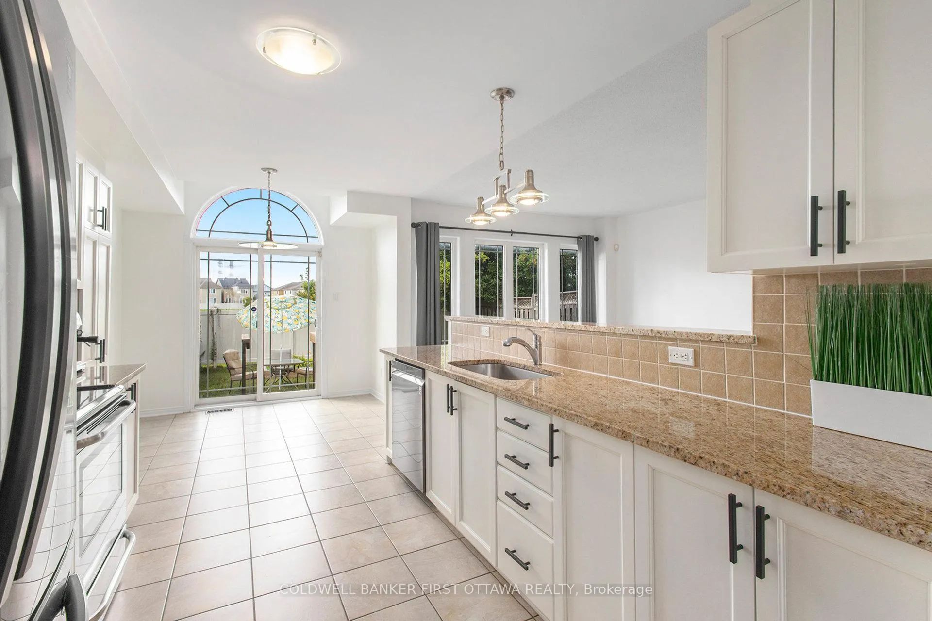 Photo 10 of 508 Pepperville Crescent, Ottawa, Kanata - Emerald Meadows/Trailwest — HOMEH