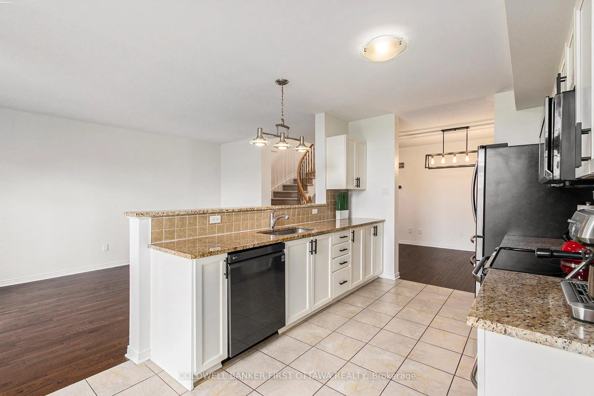 Photo 12 of 508 Pepperville Crescent, Ottawa, Kanata - Emerald Meadows/Trailwest — HOMEH