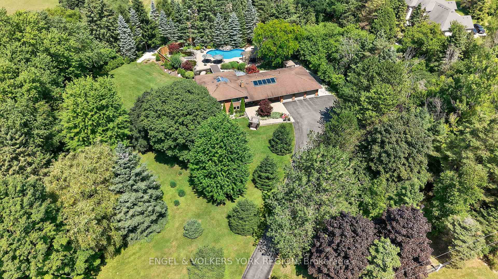 Photo 2 of 90 Dearbourne Avenue, King, Rural King — HOMEH