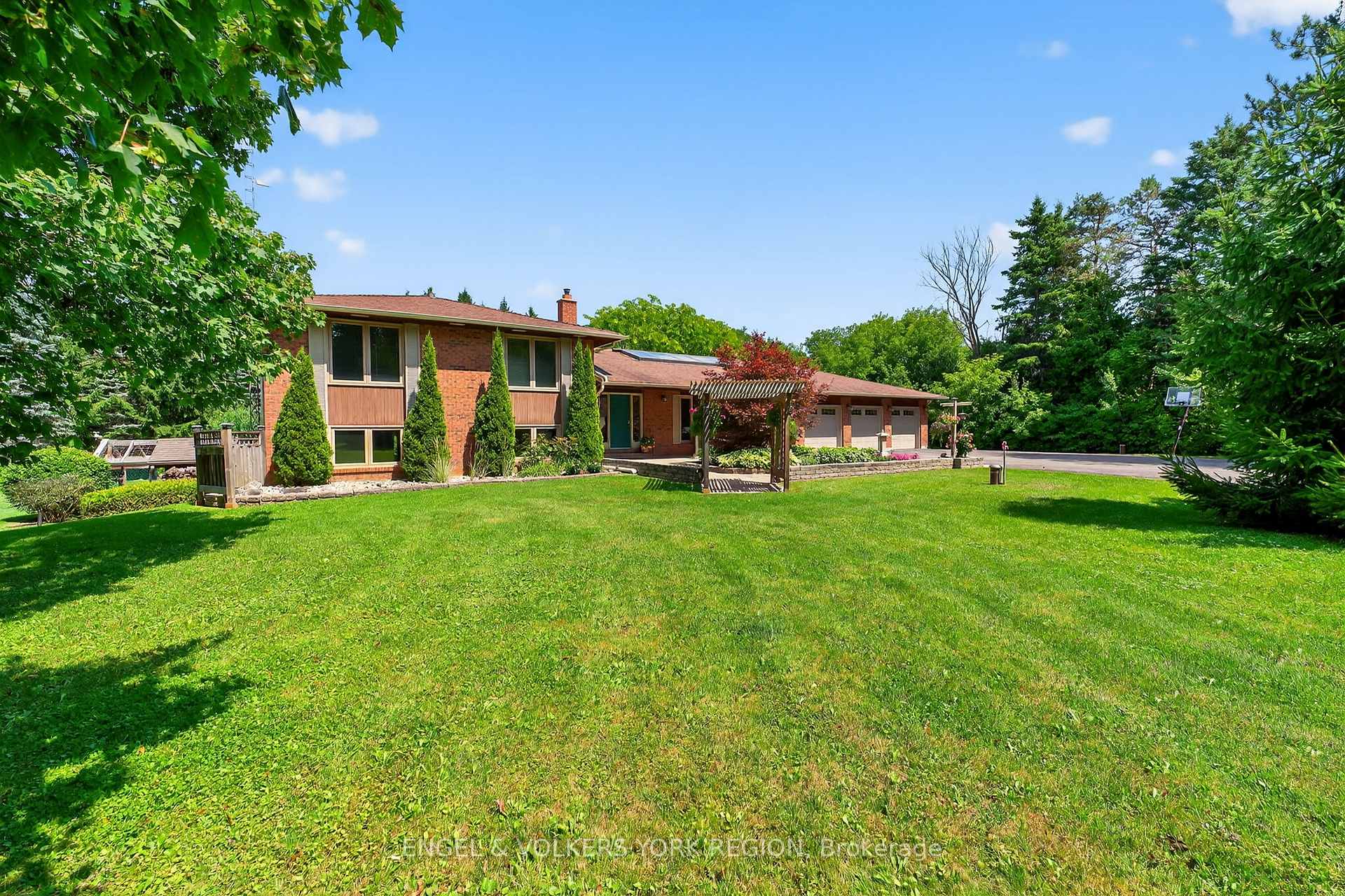 Photo 3 of 90 Dearbourne Avenue, King, Rural King — HOMEH