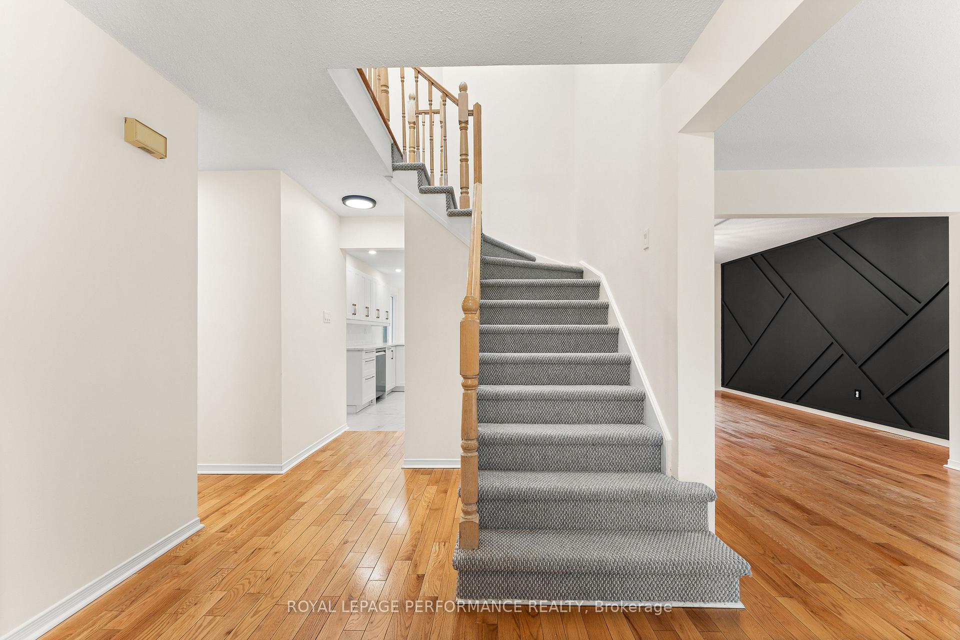 Photo 18 of 215 Walden Drive, Ottawa, Kanata - Kanata Lakes/Heritage Hills — HOMEH