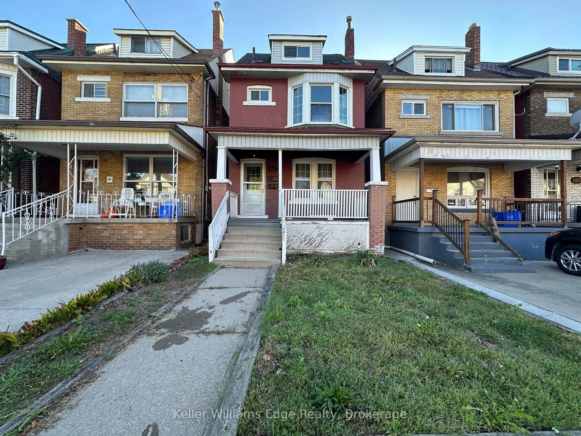 Front of Unit 1, 104 Rosslyn Avenue N