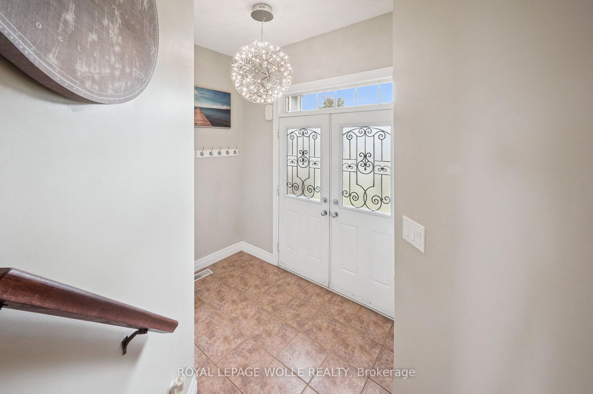 Photo 4 of 957 Banffshire Court, Kitchener — HOMEH