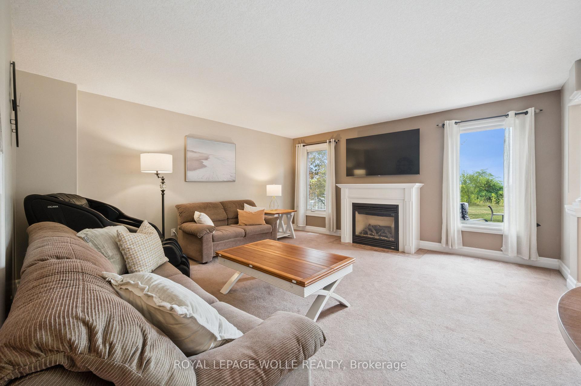 Photo 5 of 957 Banffshire Court, Kitchener — HOMEH