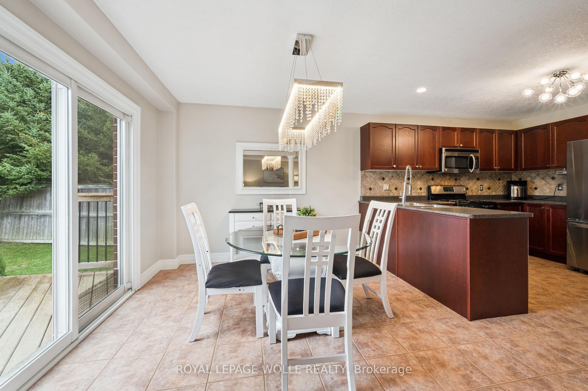 Photo 8 of 957 Banffshire Court, Kitchener — HOMEH
