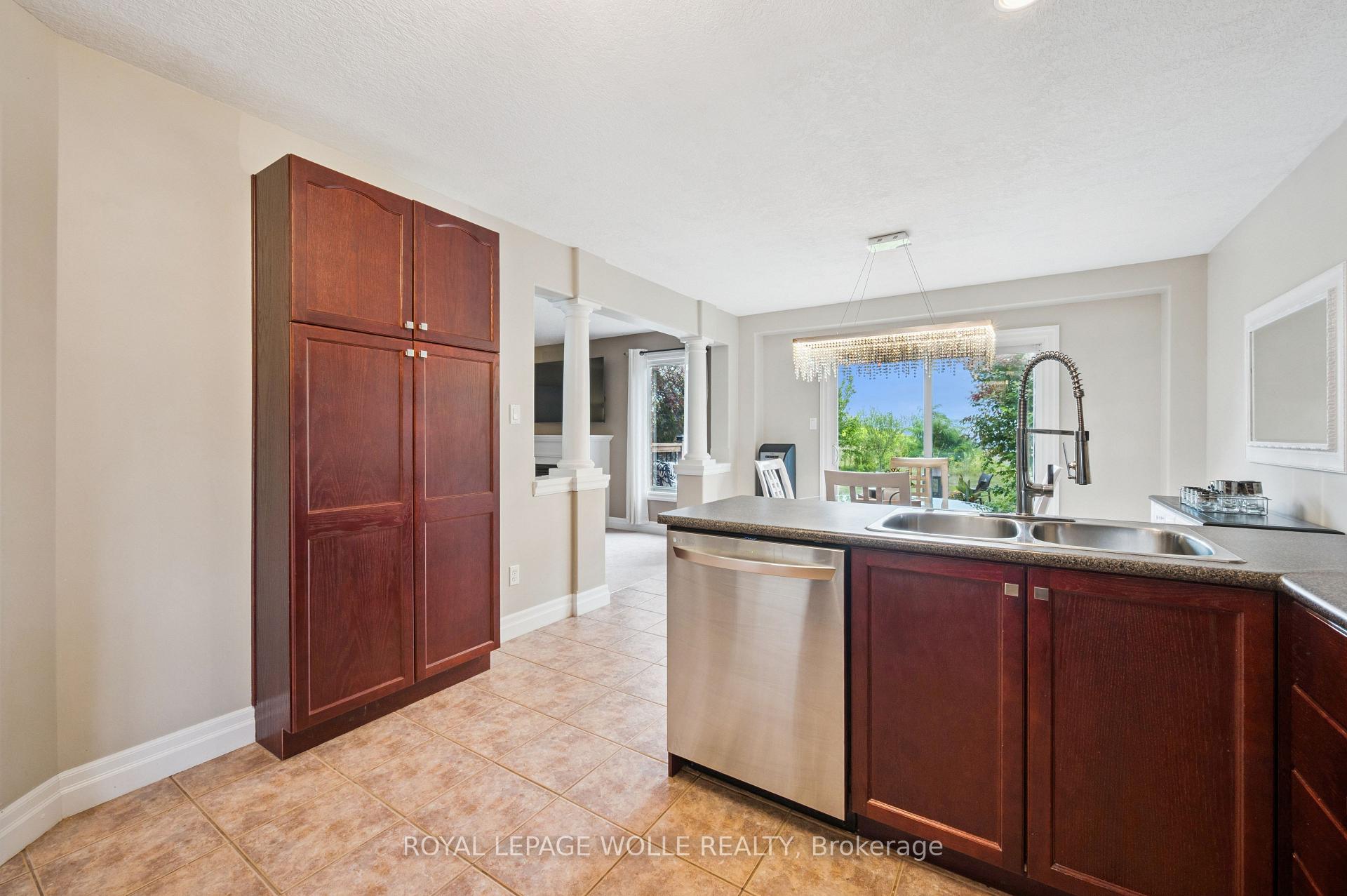 Photo 11 of 957 Banffshire Court, Kitchener — HOMEH