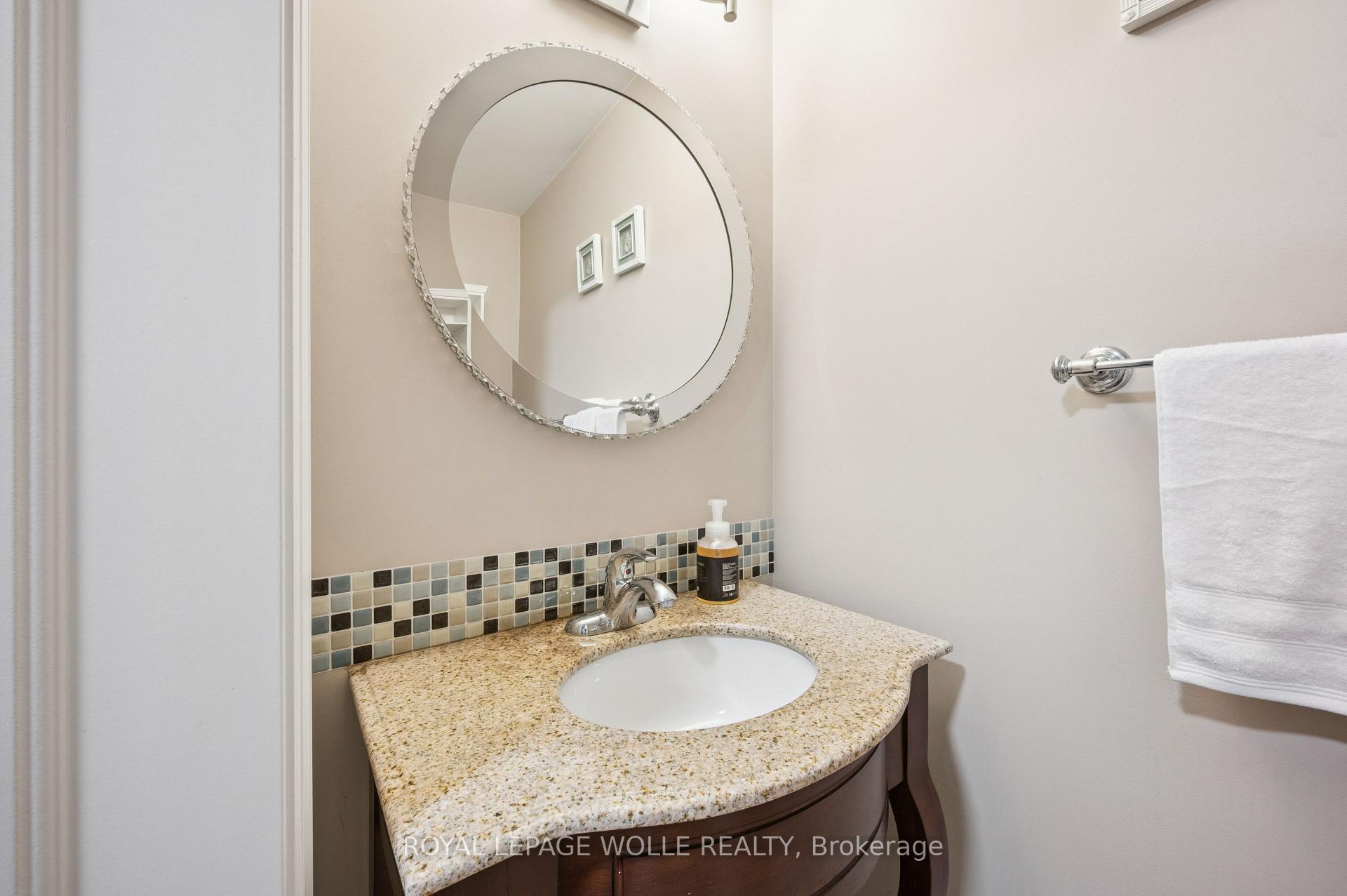 Photo 13 of 957 Banffshire Court, Kitchener — HOMEH