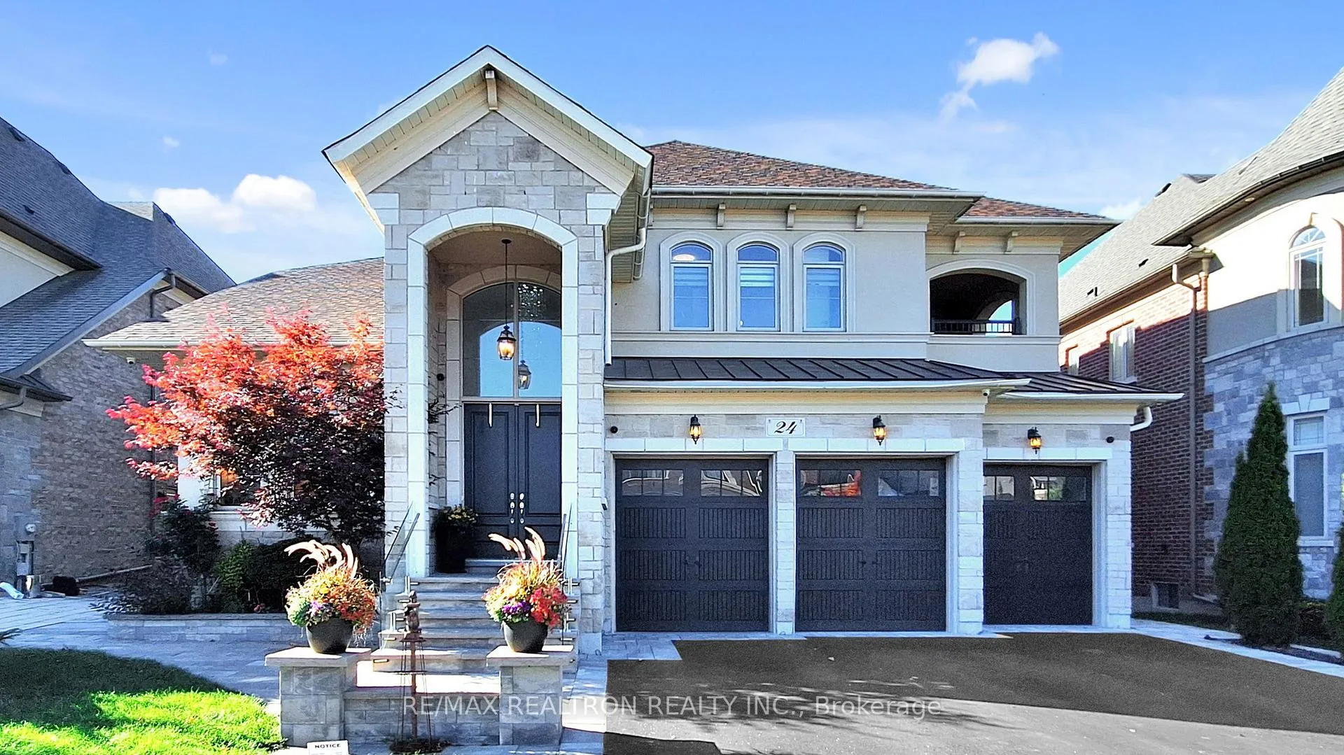 Photo 1 of 24 Hogan Court, King, King City — HOMEH