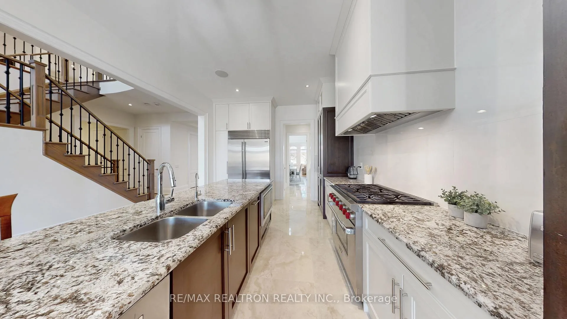 Photo 10 of 24 Hogan Court, King, King City — HOMEH