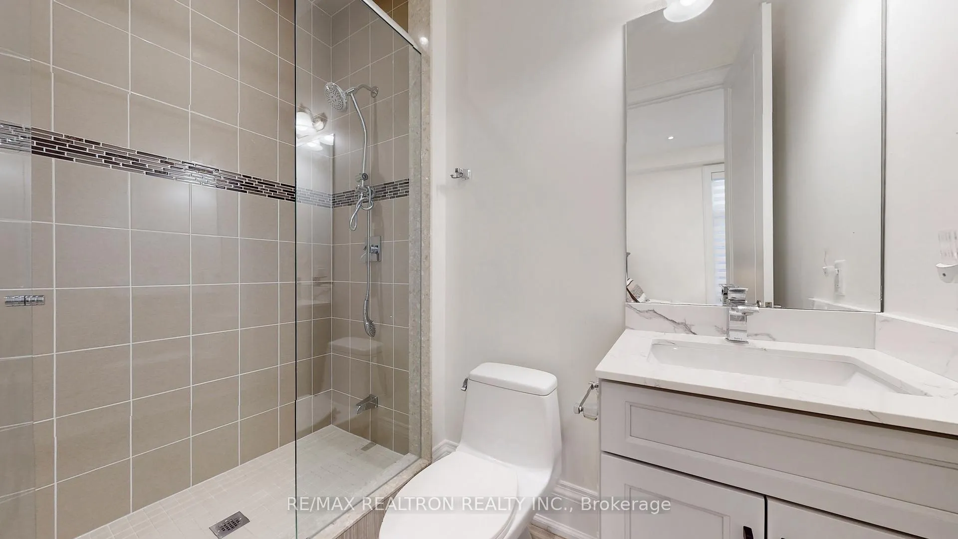 Photo 20 of 24 Hogan Court, King, King City — HOMEH