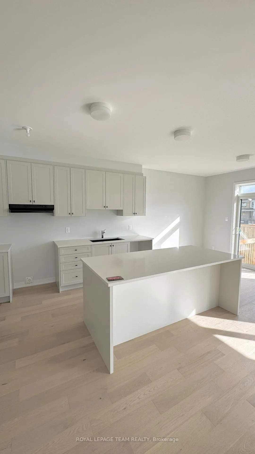 Photo 3 of 122 Tonic Crescent, Ottawa, Kanata - Rural Kanata (Central) — HOMEH