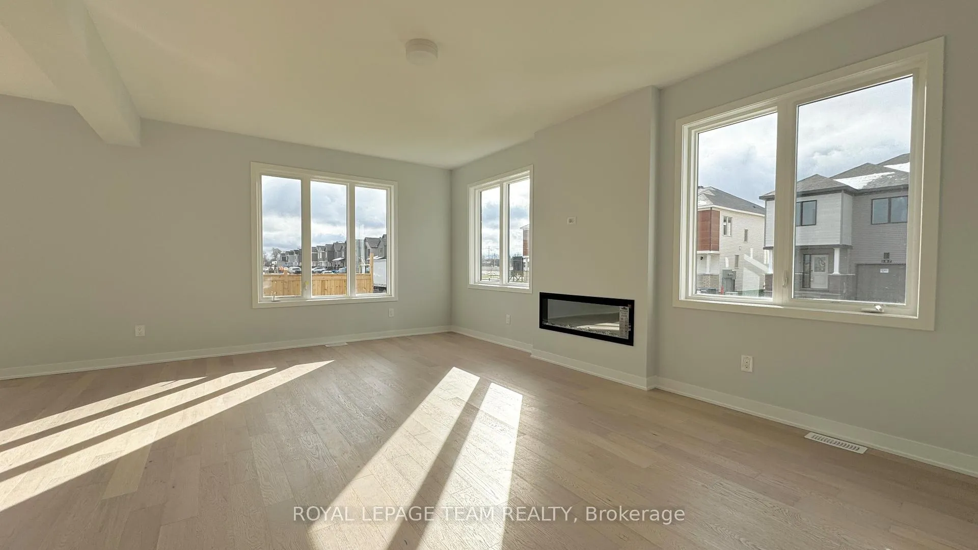 Photo 19 of 122 Tonic Crescent, Ottawa, Kanata - Rural Kanata (Central) — HOMEH
