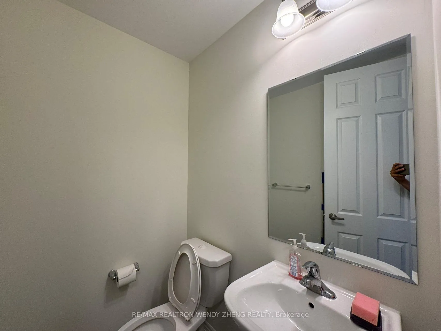Photo 5 of 109 Thomas Frisby Jr Crescent, Markham, Victoria Square — HOMEH