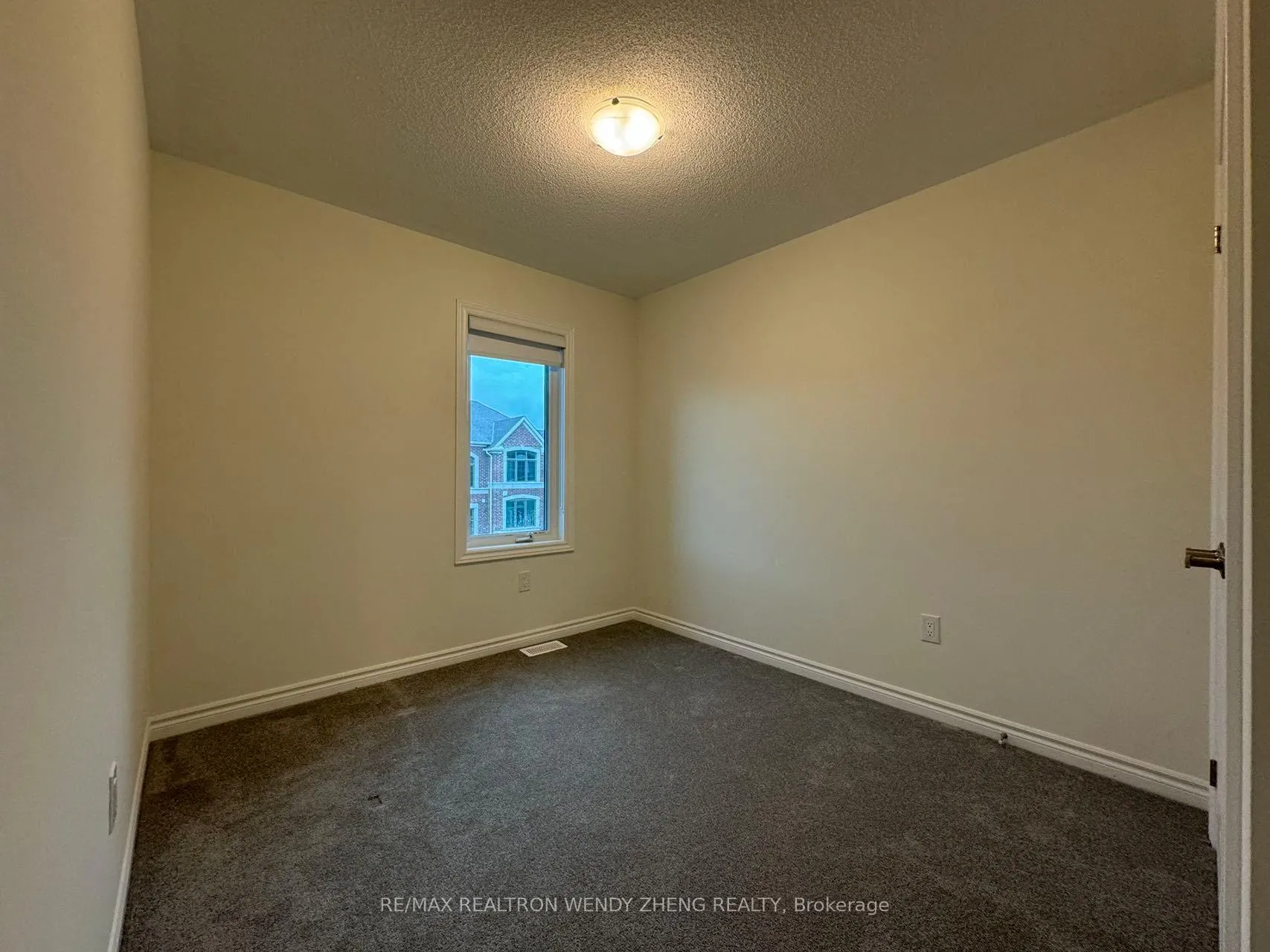 Photo 6 of 109 Thomas Frisby Jr Crescent, Markham, Victoria Square — HOMEH