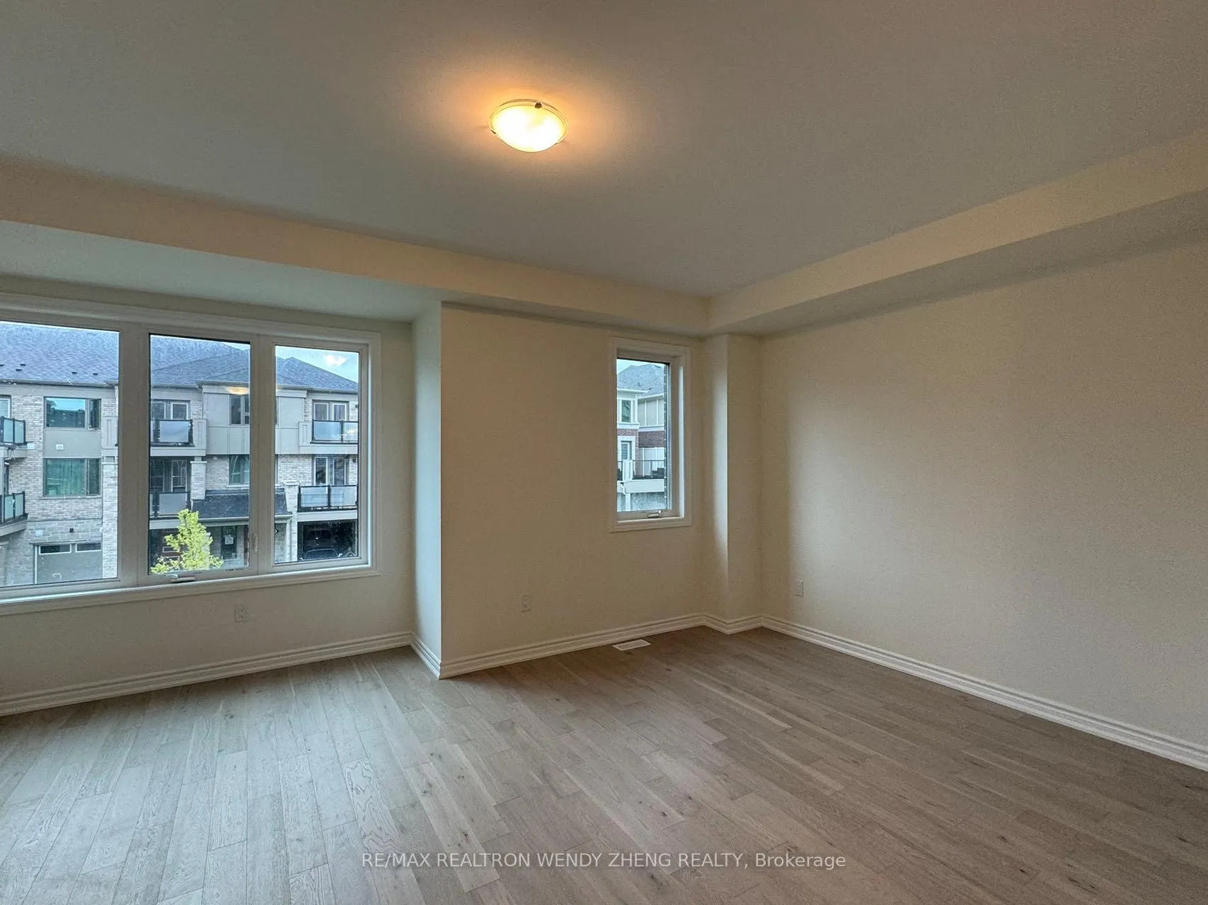 Photo 7 of 109 Thomas Frisby Jr Crescent, Markham, Victoria Square — HOMEH