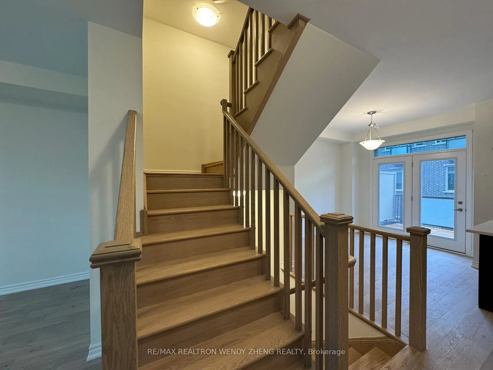 Photo 8 of 109 Thomas Frisby Jr Crescent, Markham, Victoria Square — HOMEH