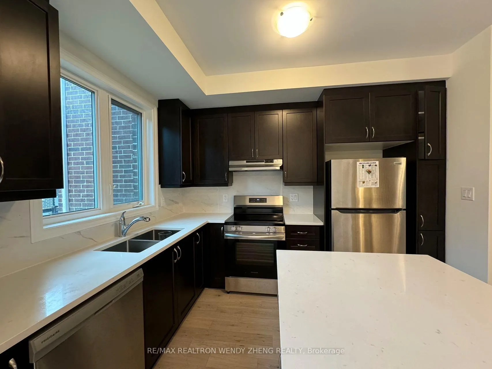 Photo 9 of 109 Thomas Frisby Jr Crescent, Markham, Victoria Square — HOMEH