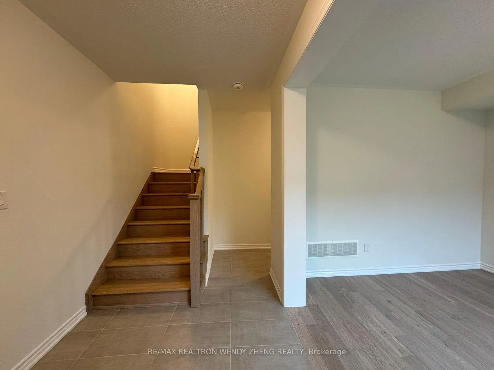 Photo 12 of 109 Thomas Frisby Jr Crescent, Markham, Victoria Square — HOMEH