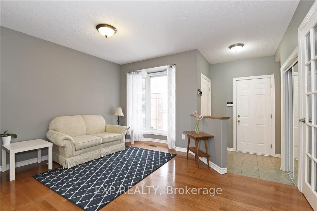 Photo 3 of 10 Woliston Crescent, Ottawa, Kanata - Morgan's Grant/South March — HOMEH