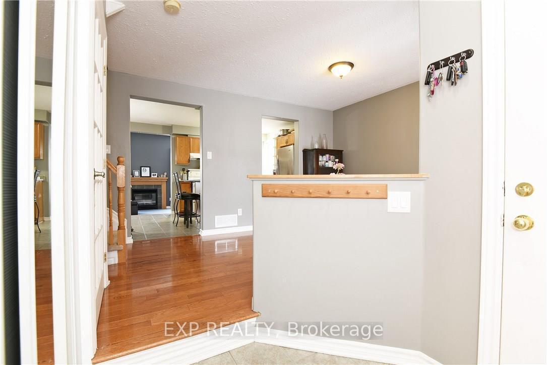 Photo 4 of 10 Woliston Crescent, Ottawa, Kanata - Morgan's Grant/South March — HOMEH
