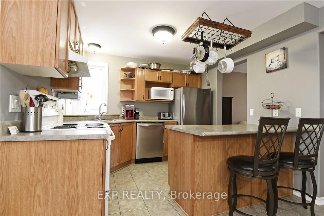 Photo 9 of 10 Woliston Crescent, Ottawa, Kanata - Morgan's Grant/South March — HOMEH
