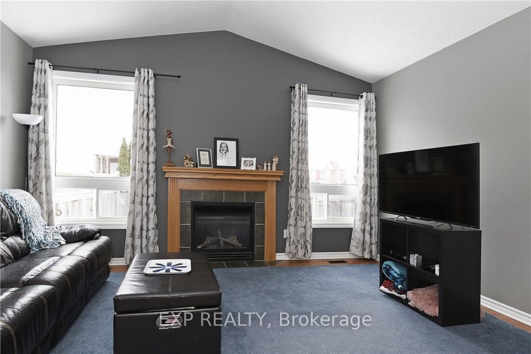 Photo 11 of 10 Woliston Crescent, Ottawa, Kanata - Morgan's Grant/South March — HOMEH