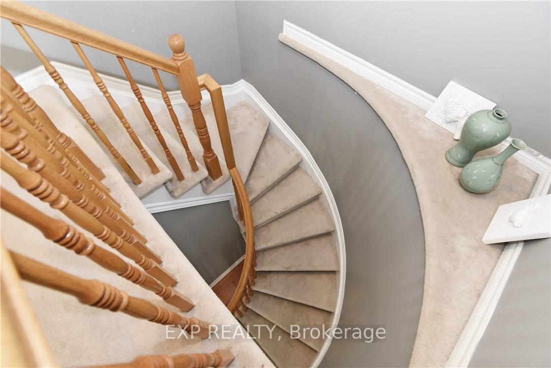 Photo 12 of 10 Woliston Crescent, Ottawa, Kanata - Morgan's Grant/South March — HOMEH
