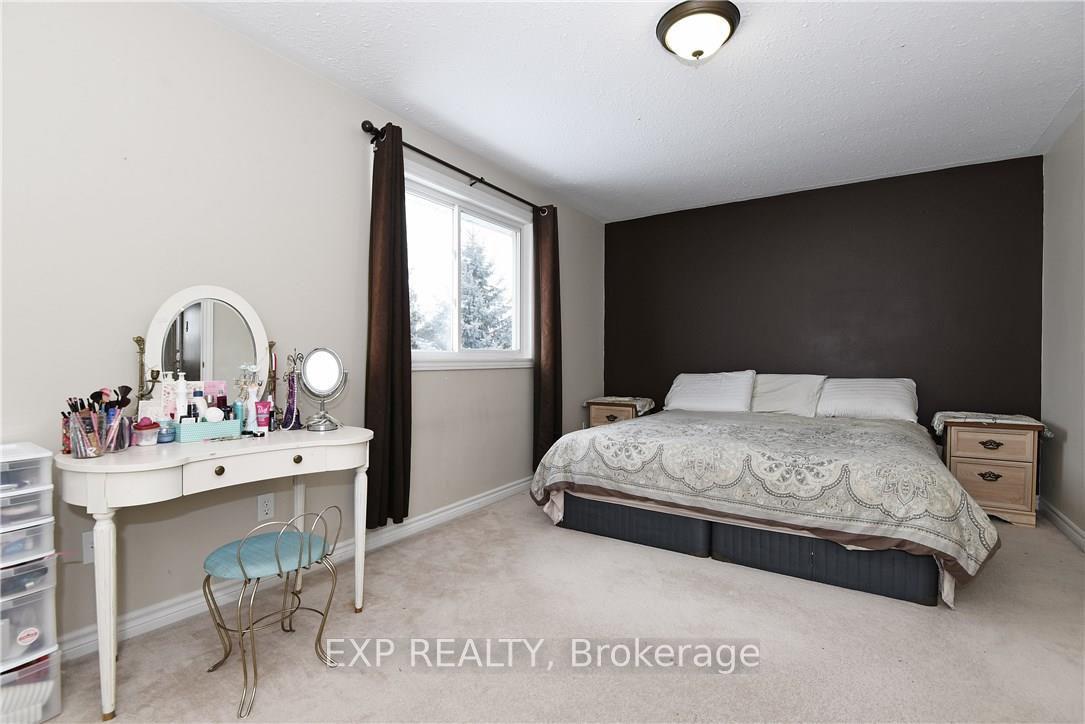Photo 16 of 10 Woliston Crescent, Ottawa, Kanata - Morgan's Grant/South March — HOMEH