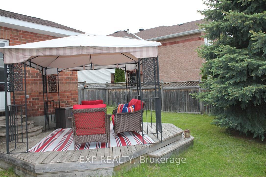 Photo 20 of 10 Woliston Crescent, Ottawa, Kanata - Morgan's Grant/South March — HOMEH