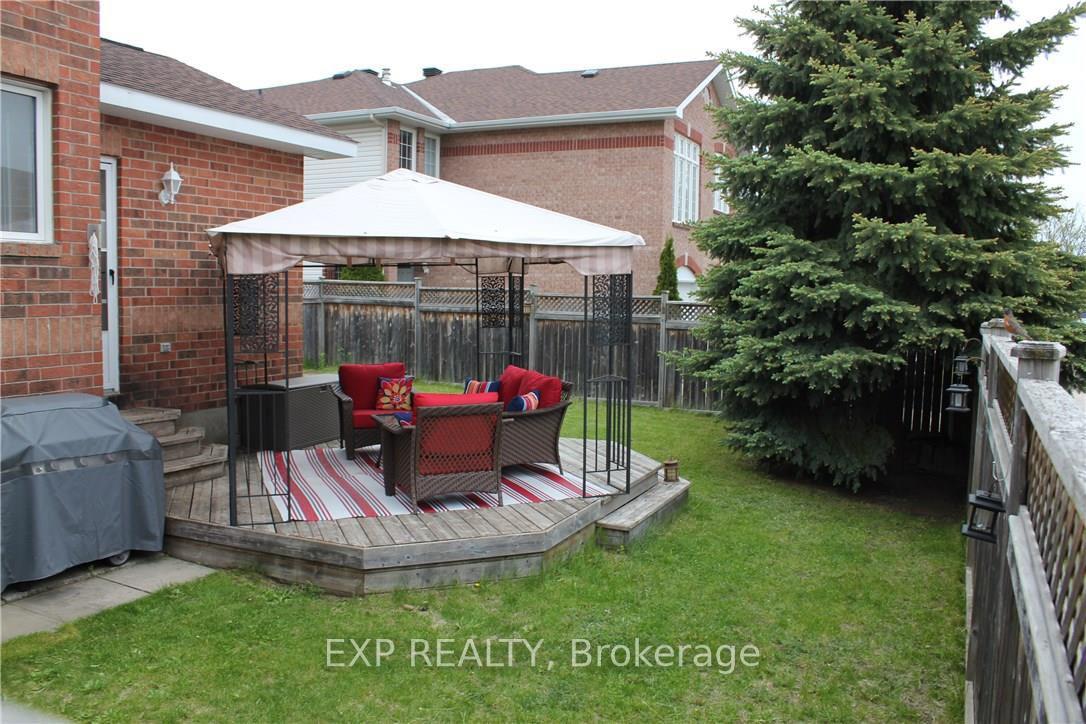 Photo 22 of 10 Woliston Crescent, Ottawa, Kanata - Morgan's Grant/South March — HOMEH