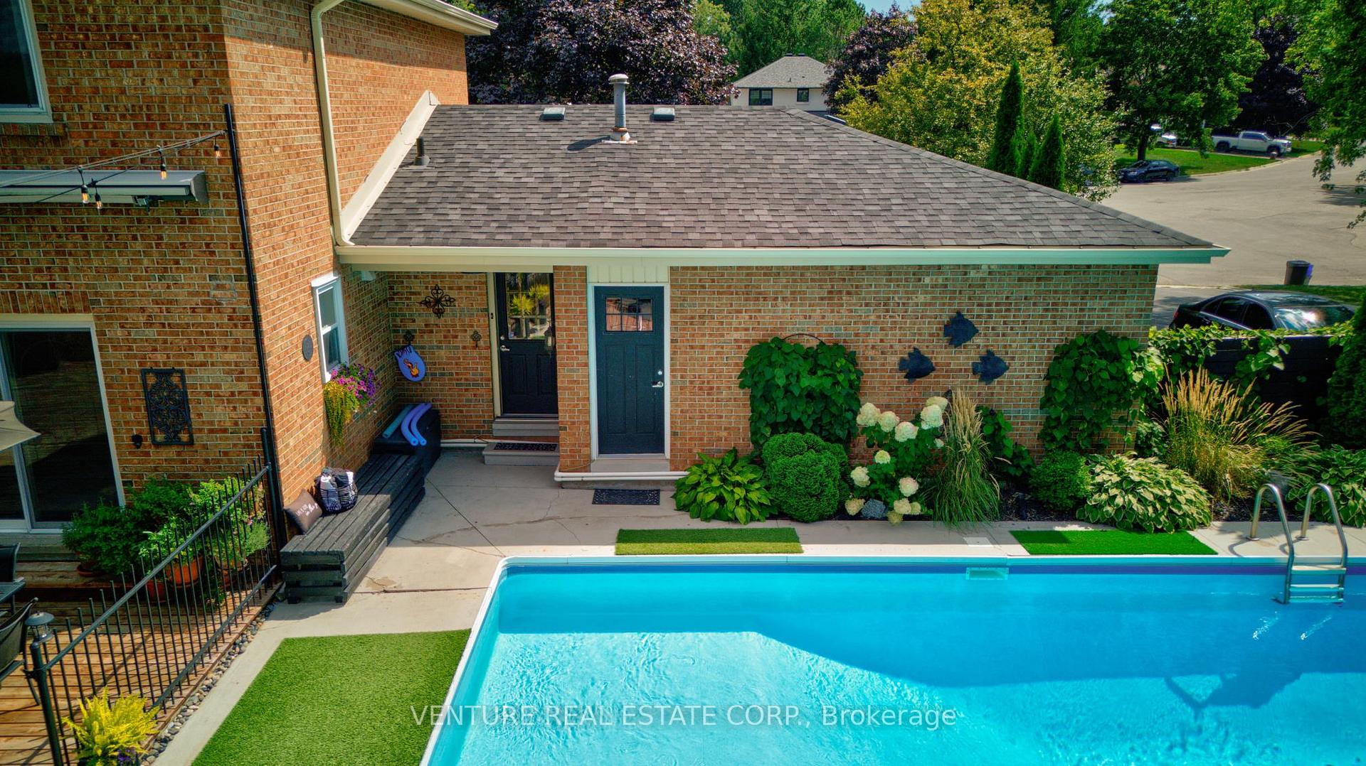 Photo 7 of 162 Western Avenue, King, Schomberg — HOMEH