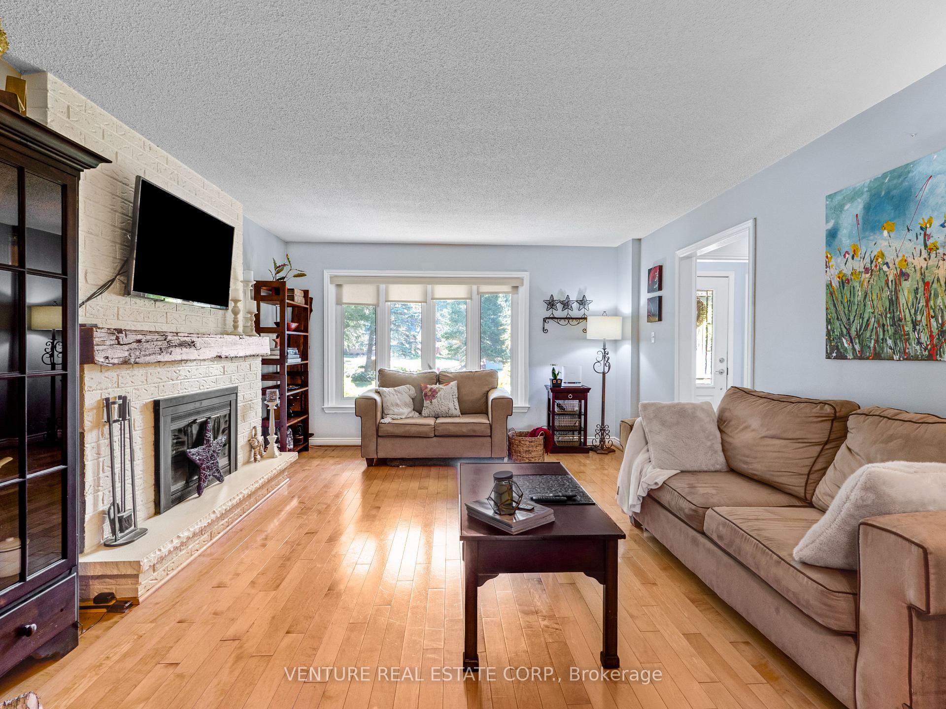 Photo 13 of 162 Western Avenue, King, Schomberg — HOMEH