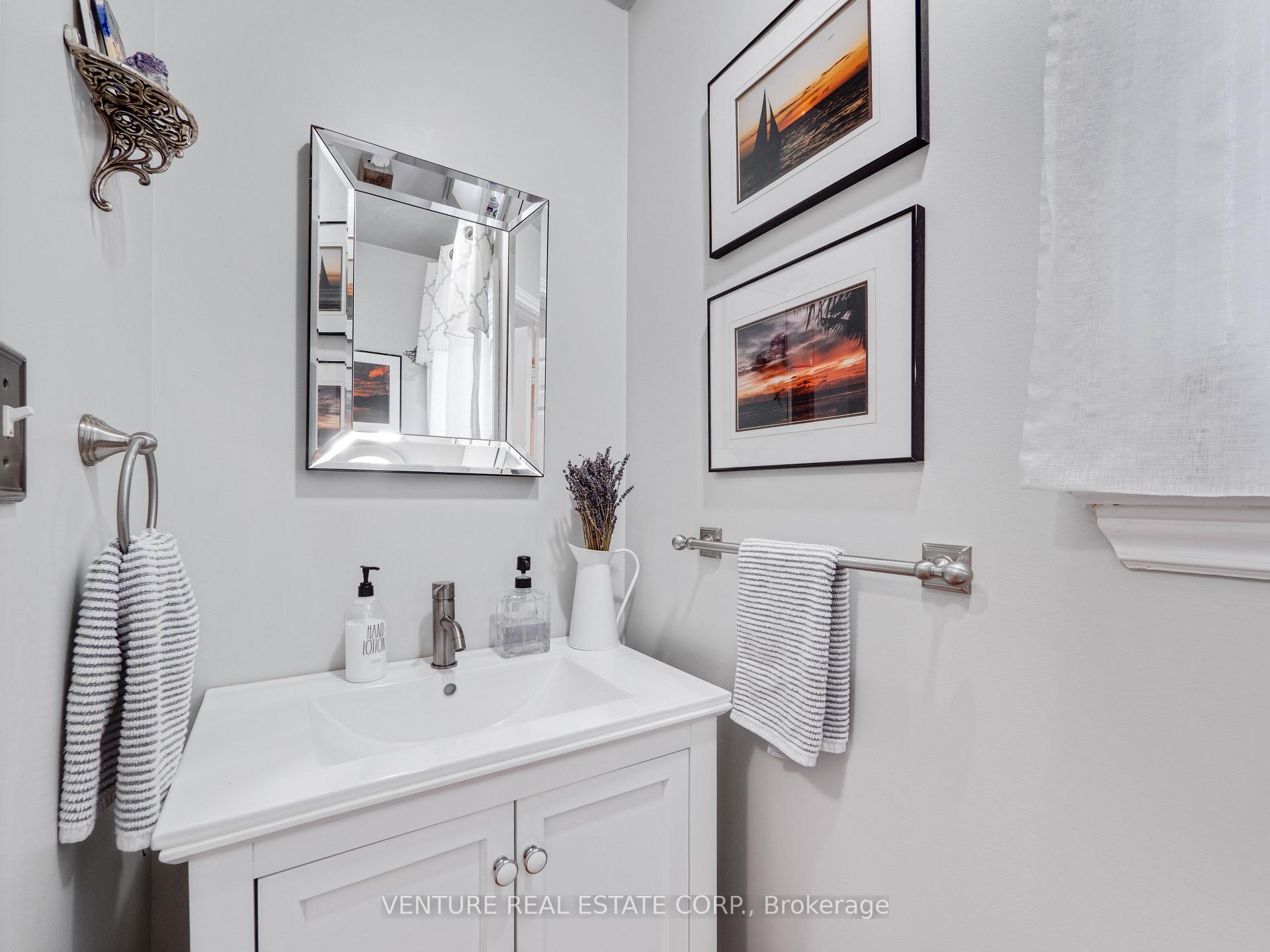 Photo 15 of 162 Western Avenue, King, Schomberg — HOMEH