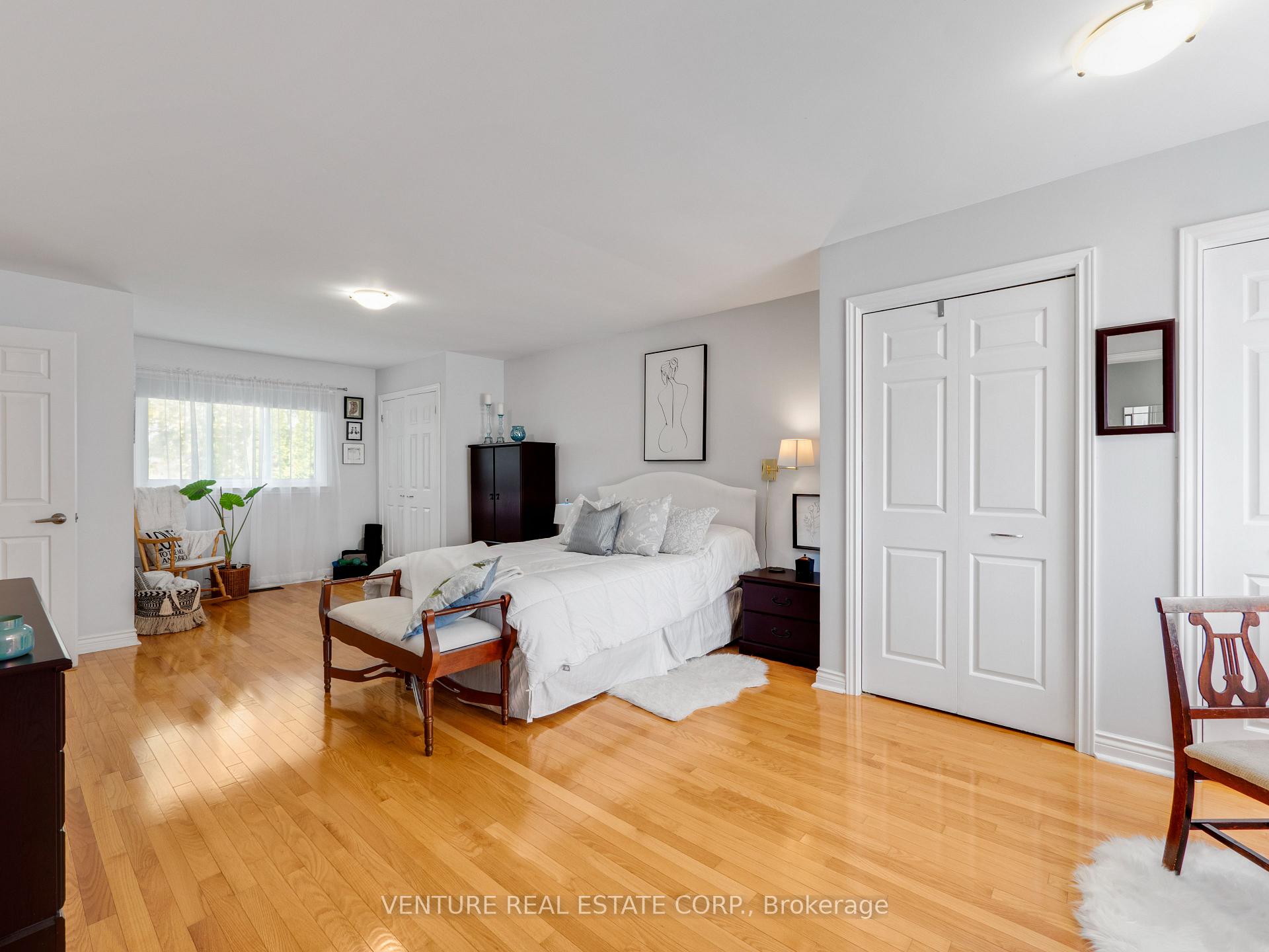 Photo 17 of 162 Western Avenue, King, Schomberg — HOMEH