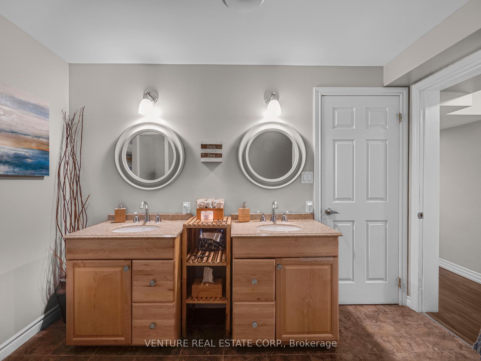 Photo 25 of 162 Western Avenue, King, Schomberg — HOMEH