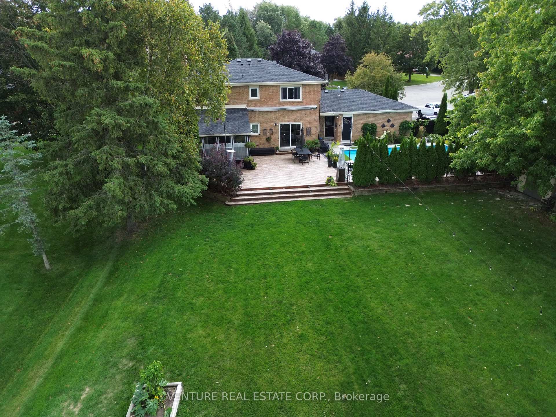 Photo 30 of 162 Western Avenue, King, Schomberg — HOMEH