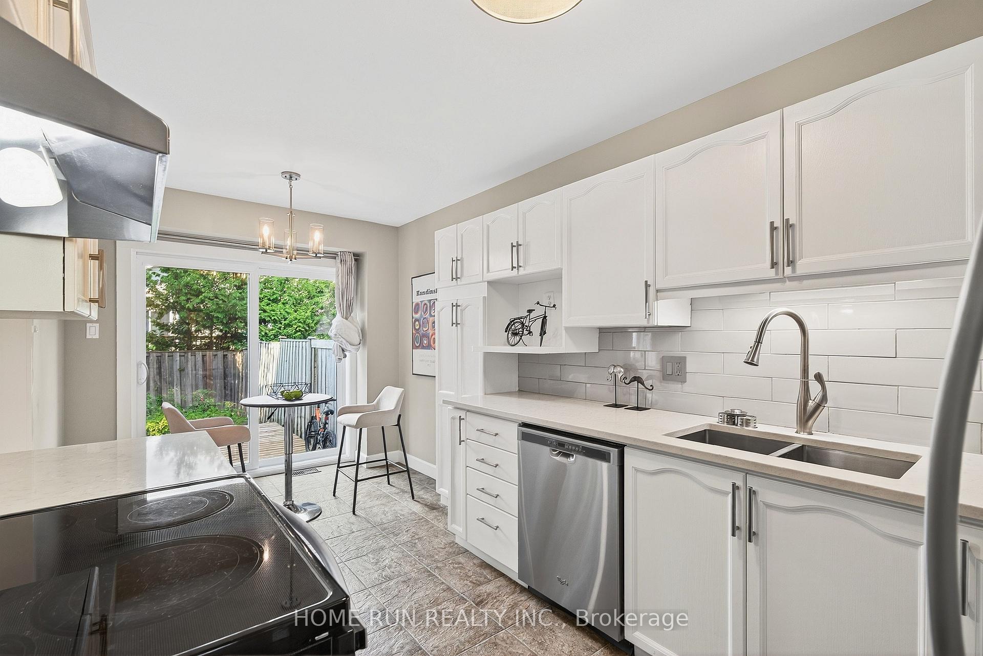 Photo 20 of 19 Harrington Court, Ottawa, Kanata - Kanata Lakes/Heritage Hills — HOMEH