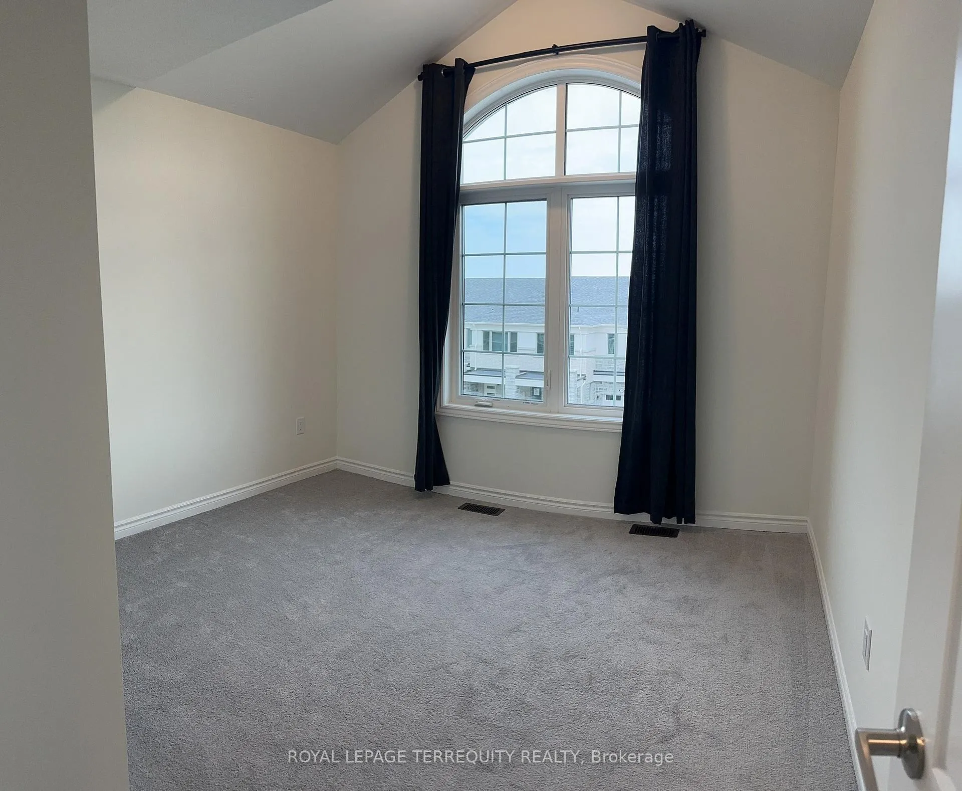 Photo 13 of 69 Therma Crescent, Markham, Victoria Square — HOMEH
