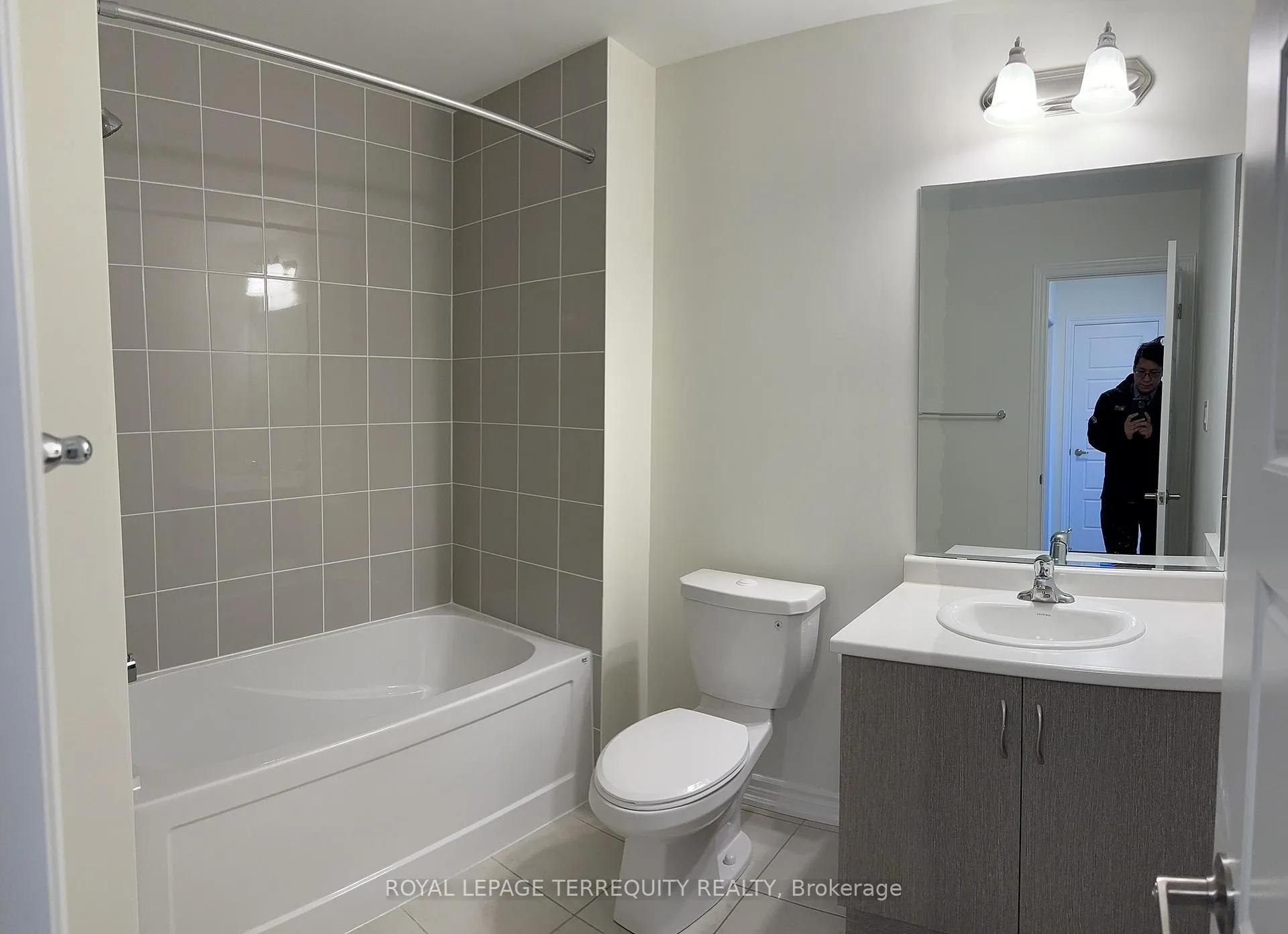 Photo 18 of 69 Therma Crescent, Markham, Victoria Square — HOMEH