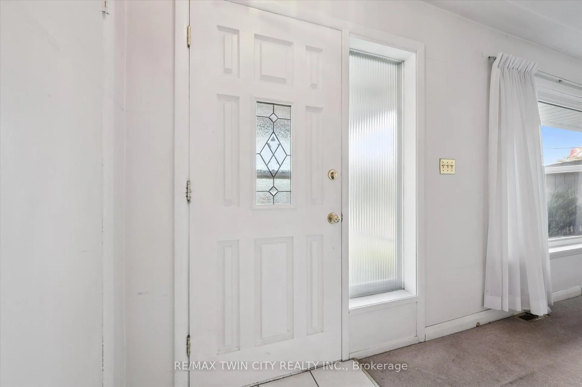 Photo 6 of 532 Victoria Street S, Kitchener — HOMEH