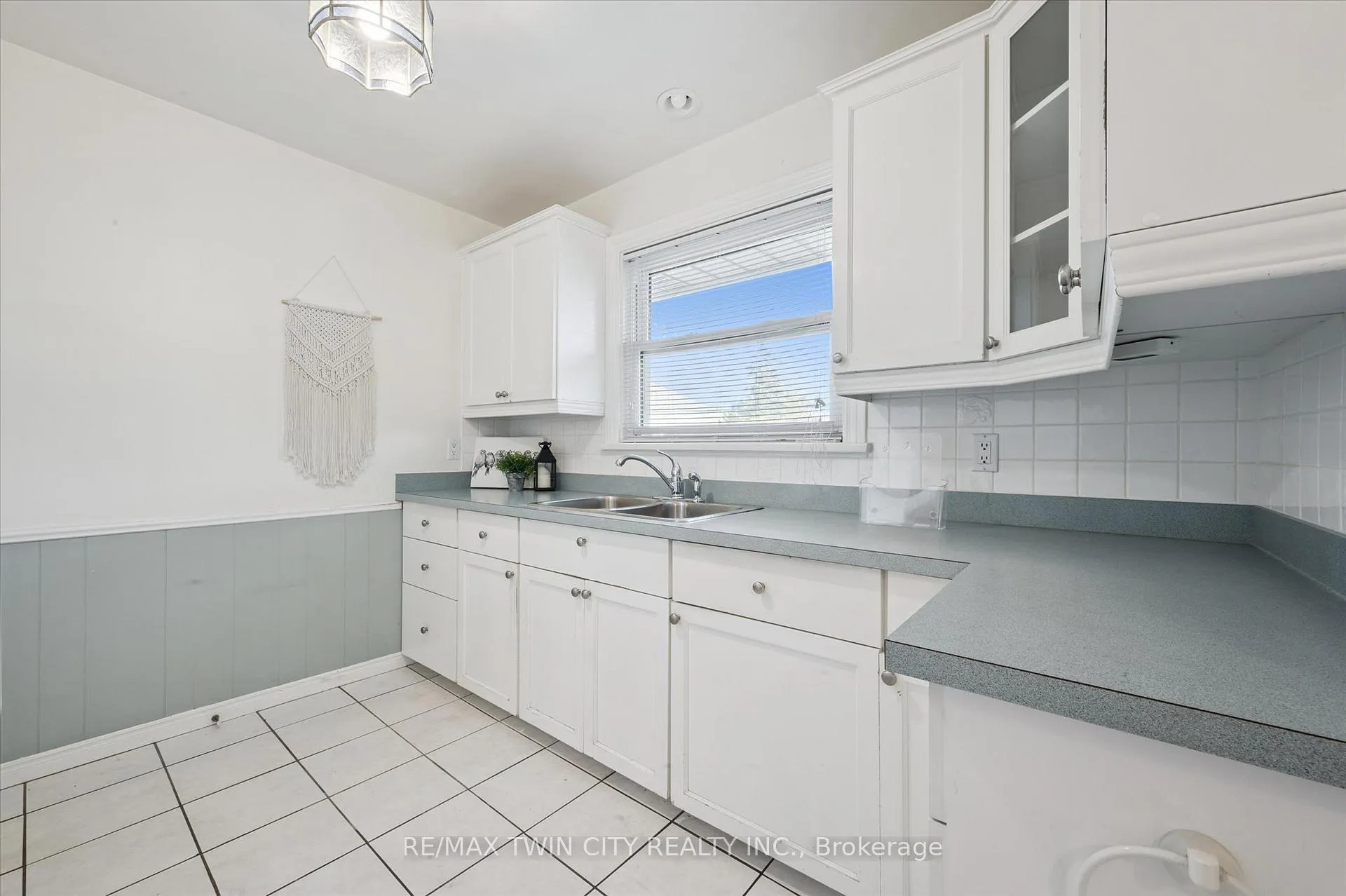 Photo 12 of 532 Victoria Street S, Kitchener — HOMEH