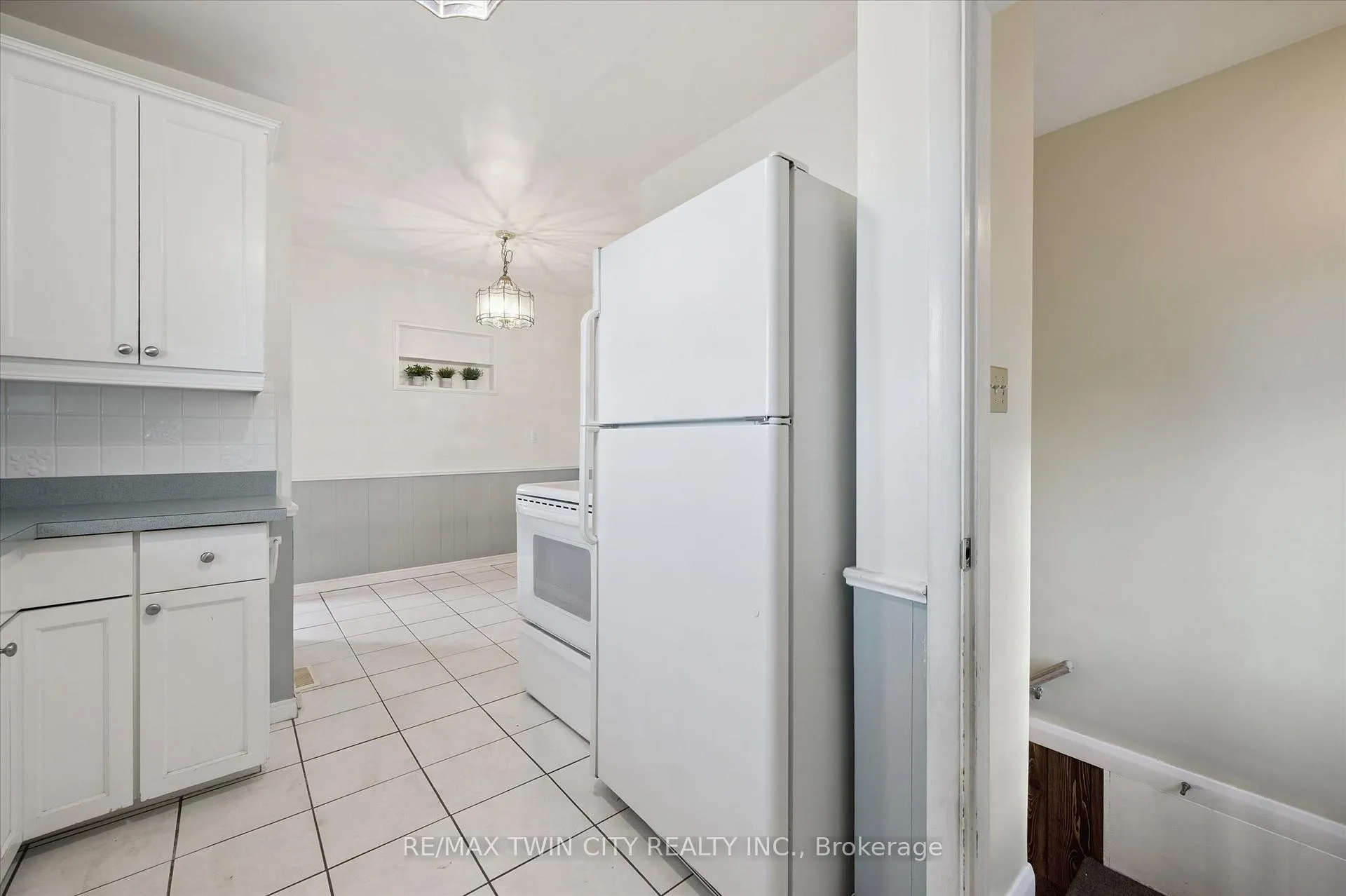 Photo 13 of 532 Victoria Street S, Kitchener — HOMEH