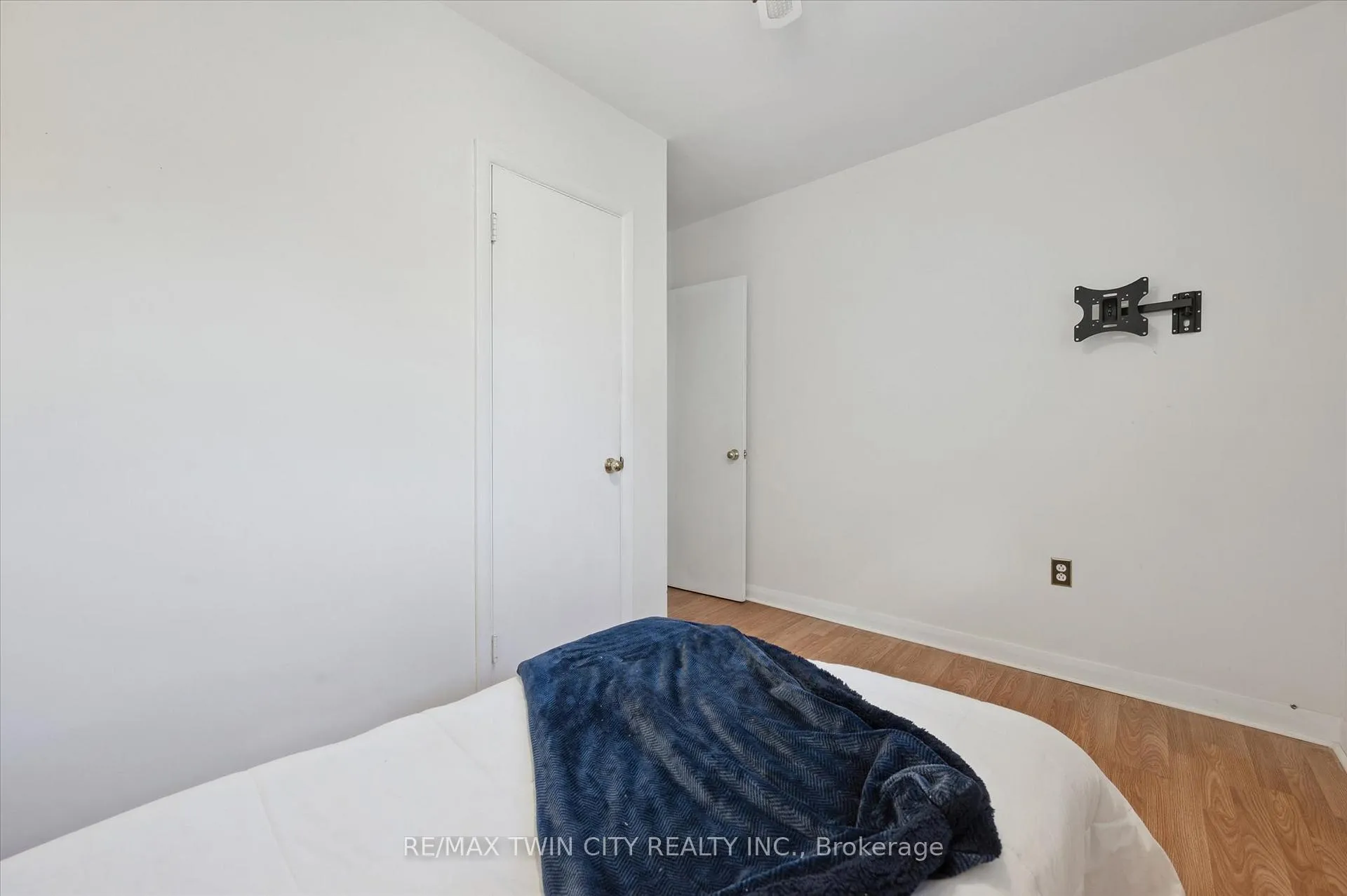 Photo 15 of 532 Victoria Street S, Kitchener — HOMEH