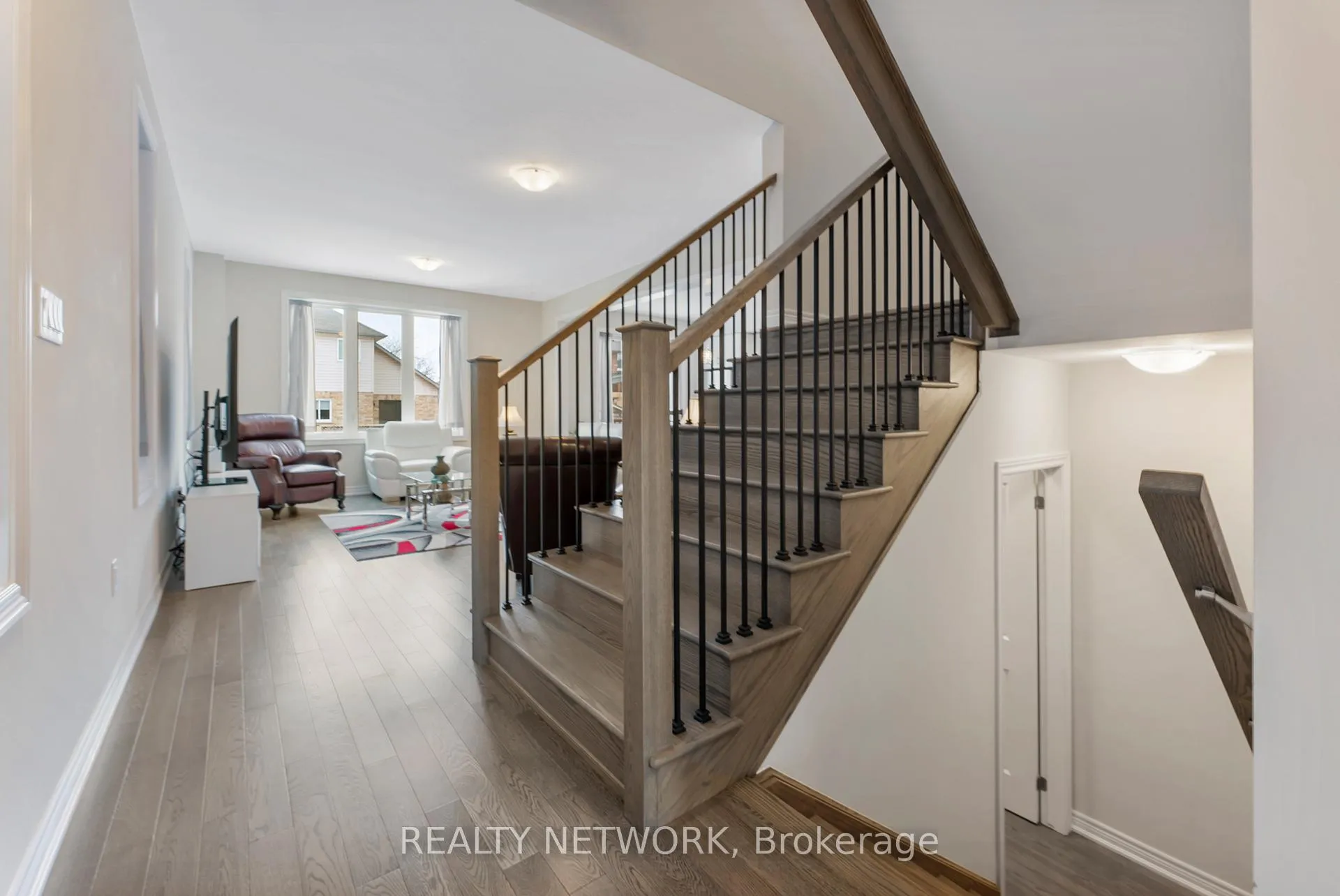 Photo 8 of 107 Starfire Crescent, Hamilton, Fruitland — HOMEH