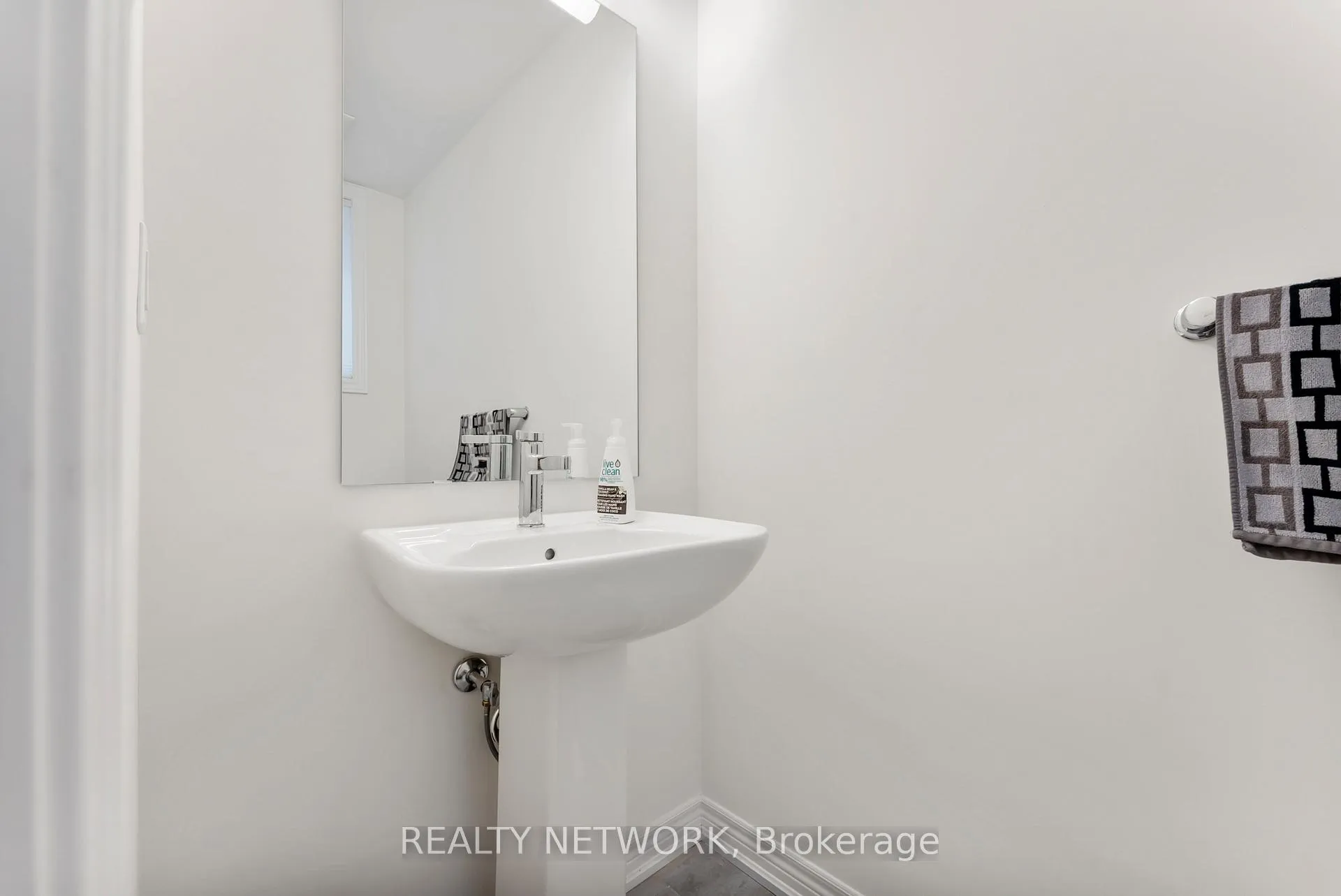 Photo 21 of 107 Starfire Crescent, Hamilton, Fruitland — HOMEH